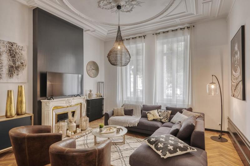 Maison - 251 m² - 12 pièces