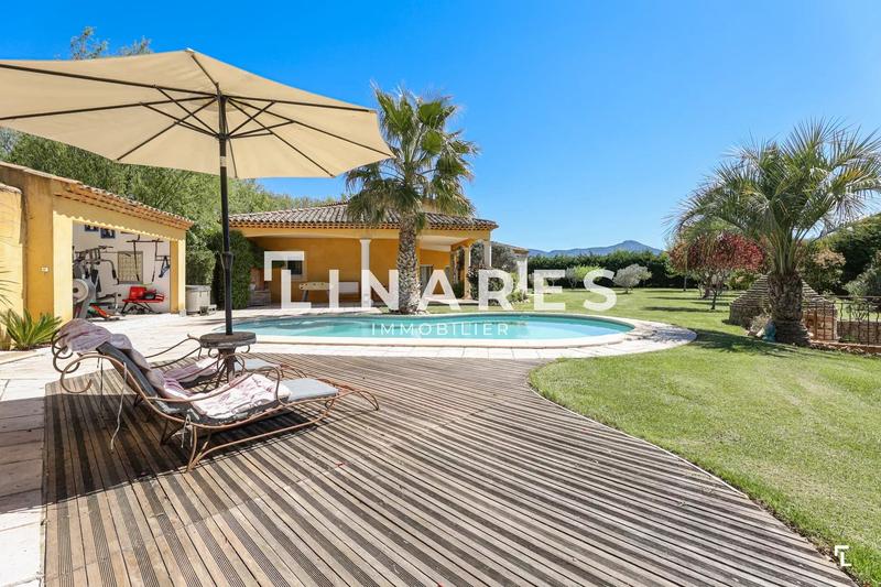 Propriété - 230 m² - 9 pièces