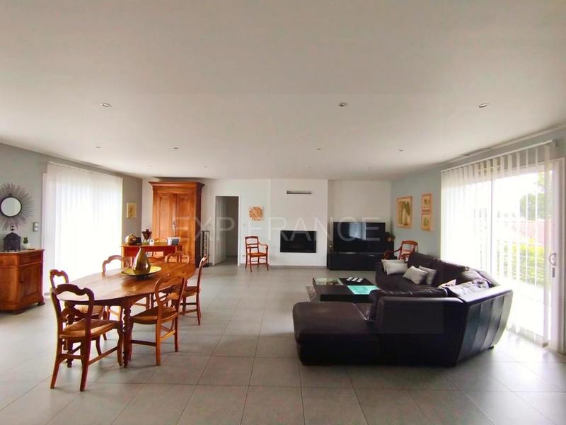 Maison - 254 m² - 10 pièces