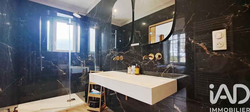 Maison - 371 m² - 8 pièces