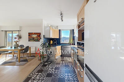 Appartement - 80 m² - 4 pièces