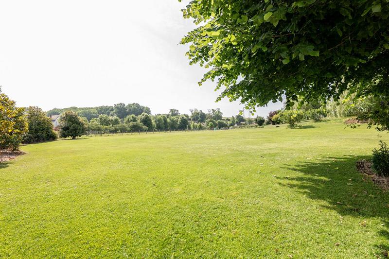 Maison - 240 m² - 8 pièces