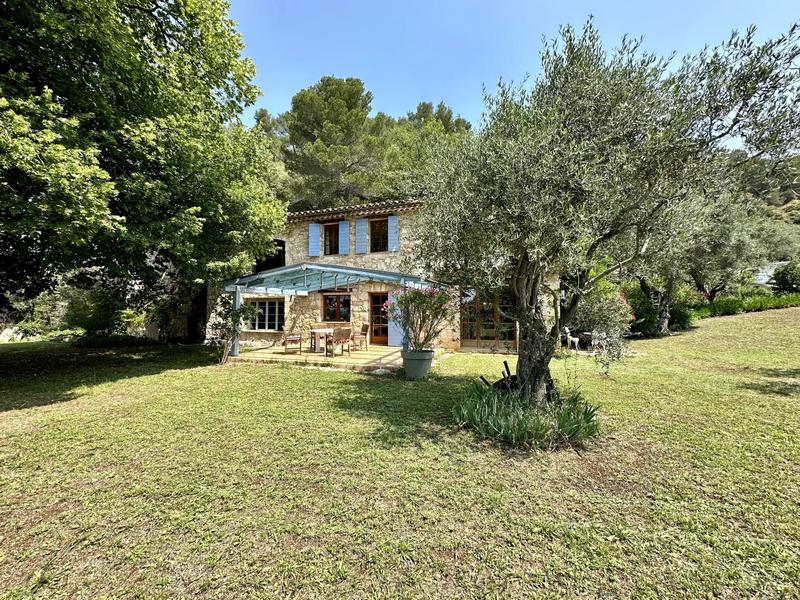 Maison - 260 m² - 11 pièces