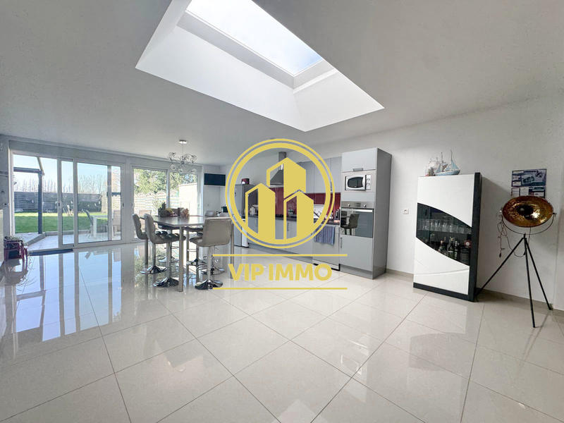 Maison - 141 m² - 10 pièces