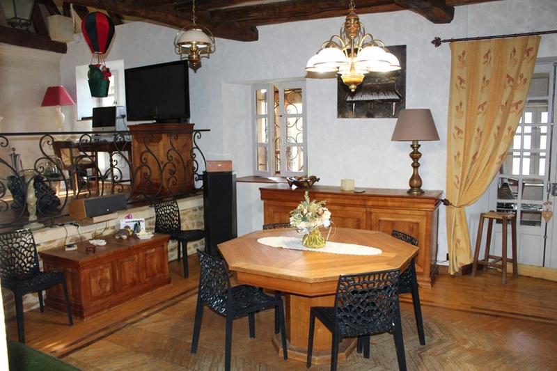 Demeure - 245 m² - 10 pièces