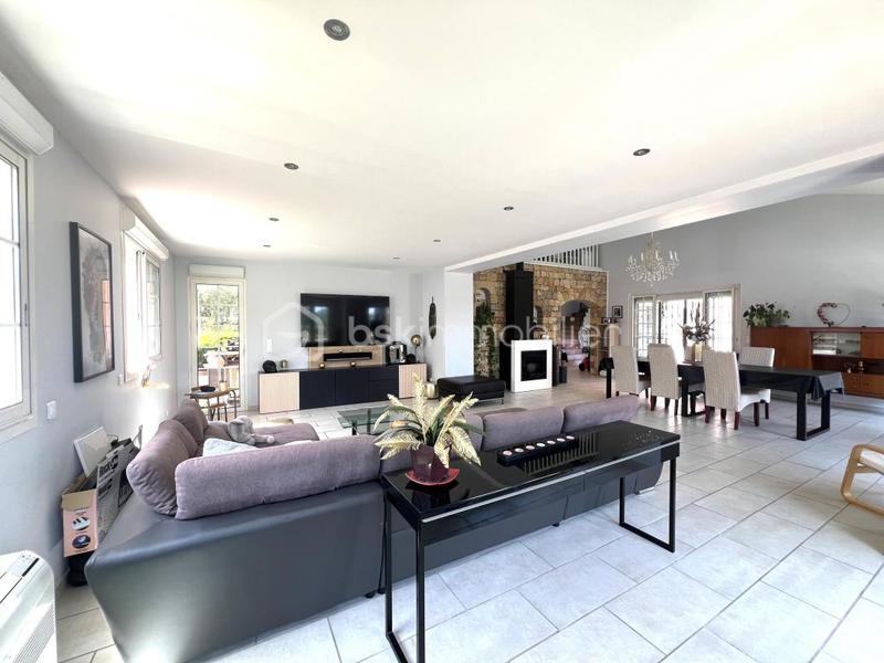 Maison - 280 m² - 7 pièces