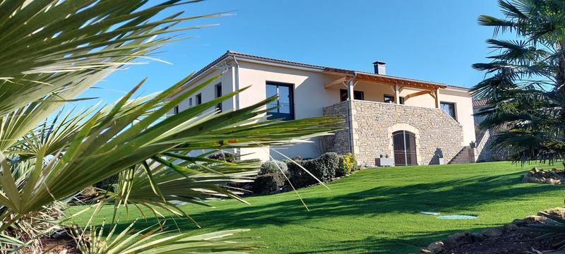 Maison - 220 m² - 6 pièces