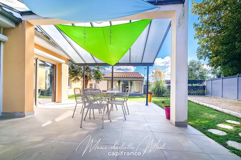 Maison - 220 m² - 6 pièces