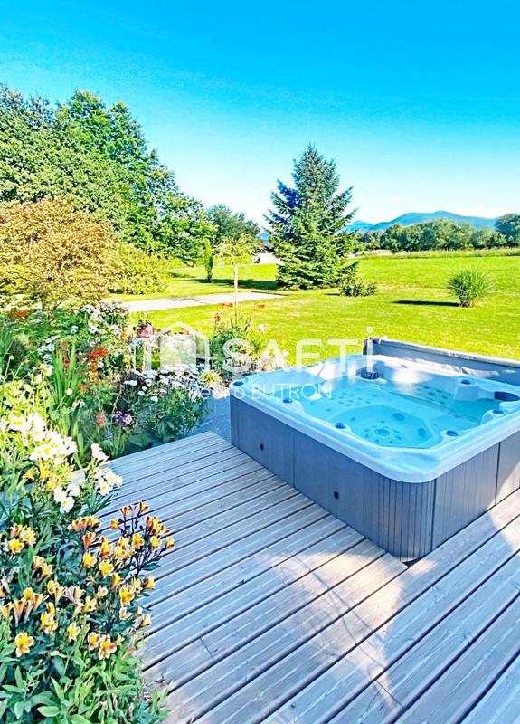 Maison - 239 m² - 6 pièces