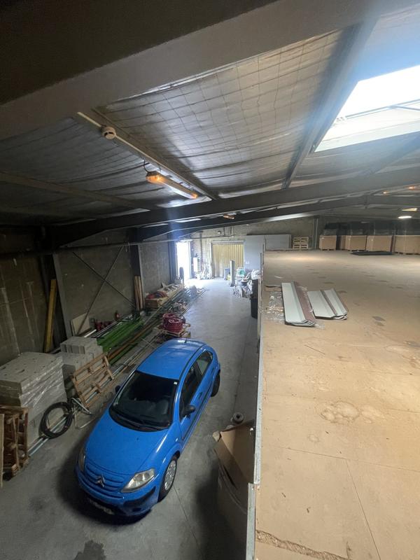 Local d'activités - 887 m²