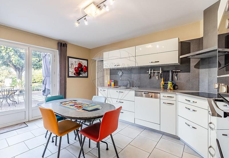 Maison - 226 m² - 6 pièces