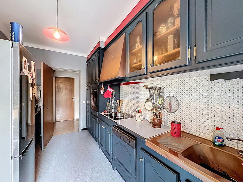 Maison - 220 m² - 6 pièces