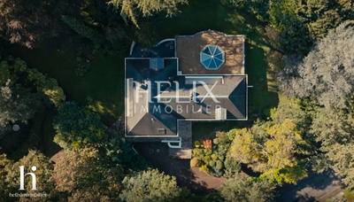 Maison - 410 m² - 10 pièces