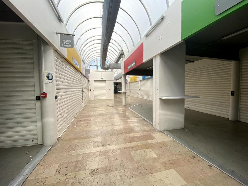 Local commercial - 616 m²