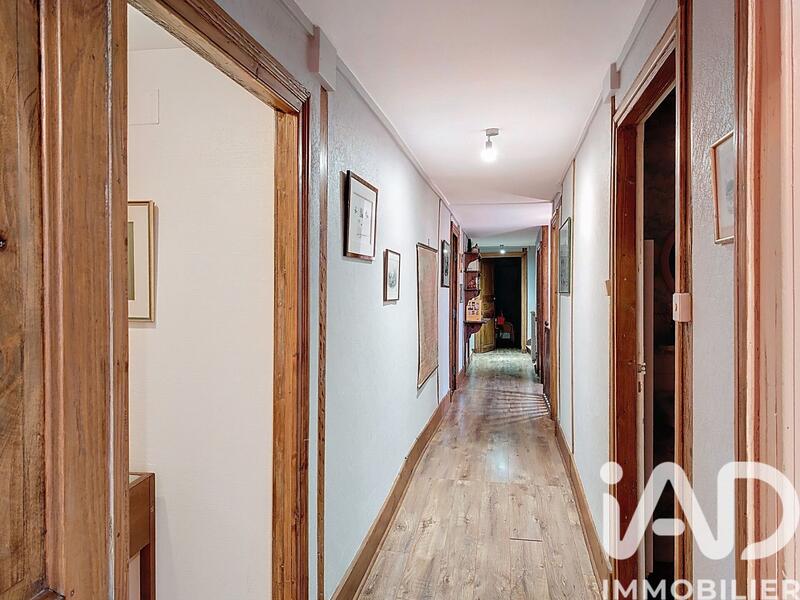 Maison - 335 m² - 13 pièces