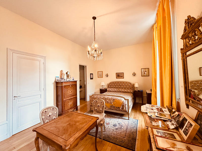 Appartement - 218 m² - 5 pièces