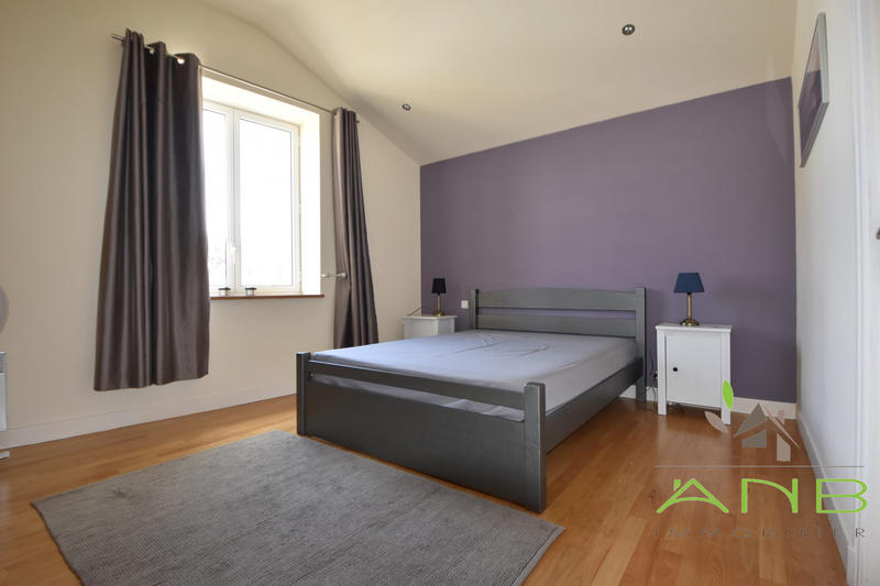 Maison - 305 m² - 8 pièces