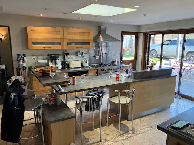 Maison - 260 m² - 8 pièces