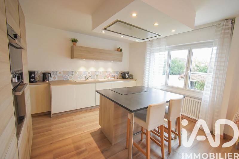 Maison - 180 m² - 8 pièces