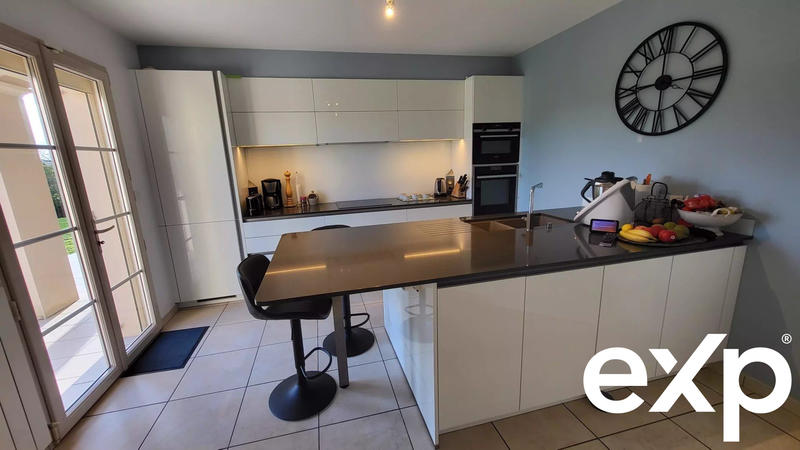 Maison - 204 m² - 5 pièces