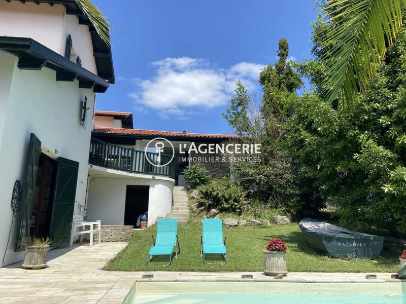 Maison - 255 m² - 7 pièces