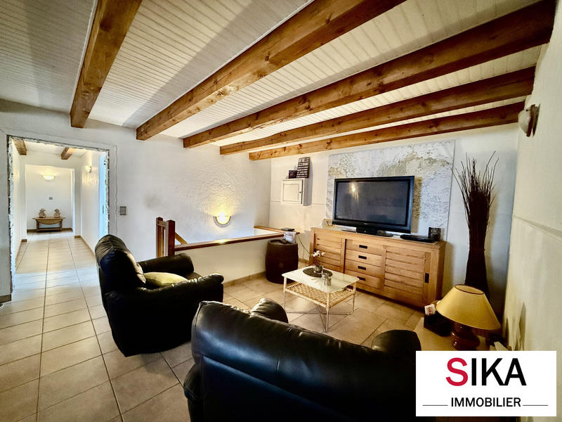 Maison - 220 m² - 8 pièces