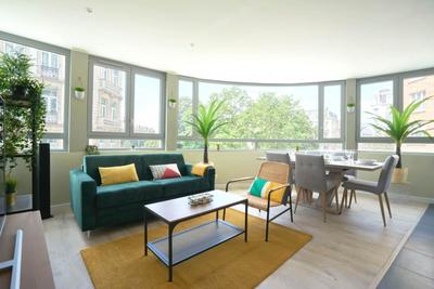 Appartement - 99 m² - 6 pièces