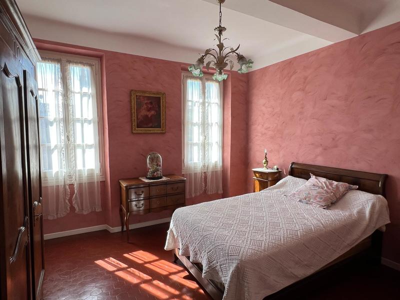 Maison - 260 m² - 10 pièces