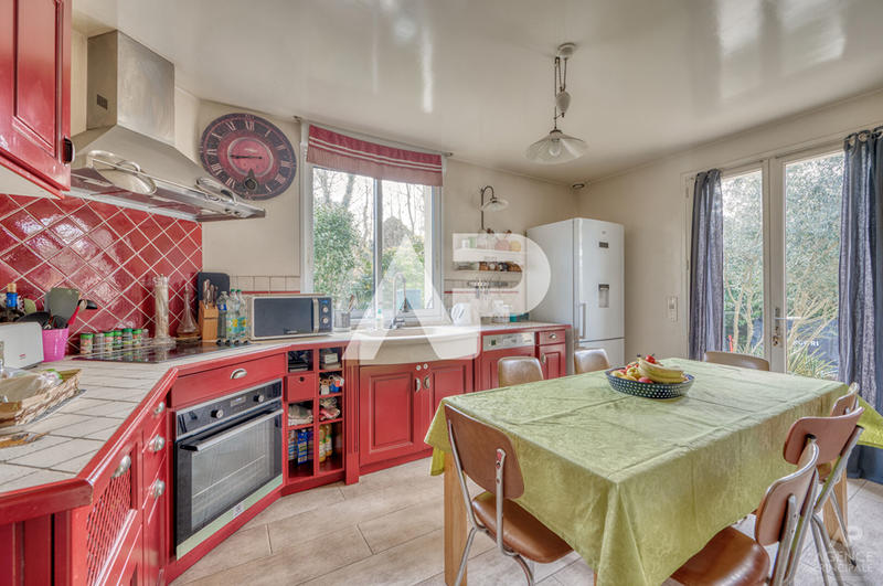 Maison - 266 m² - 7 pièces