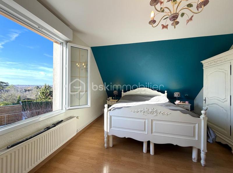 Maison - 205 m² - 8 pièces