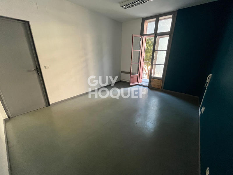 Local d'activité / Entrepôt - 84 m² - 5 pièces