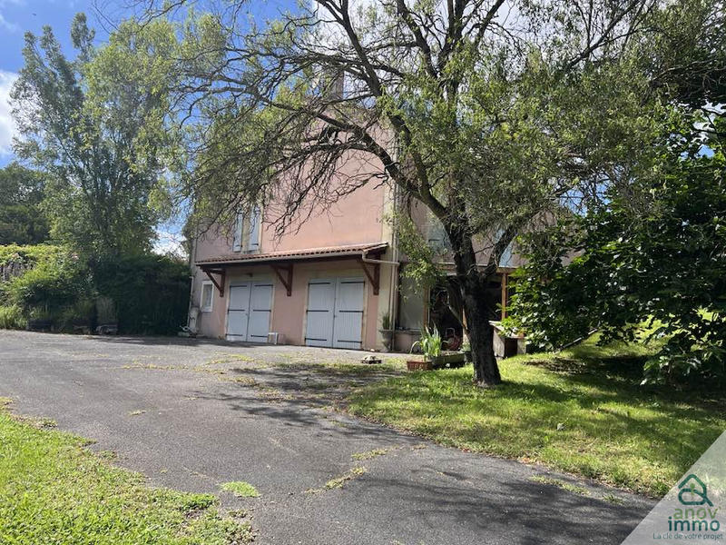 Maison - 270 m² - 8 pièces