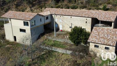 Maison - 220 m² - 5 pièces