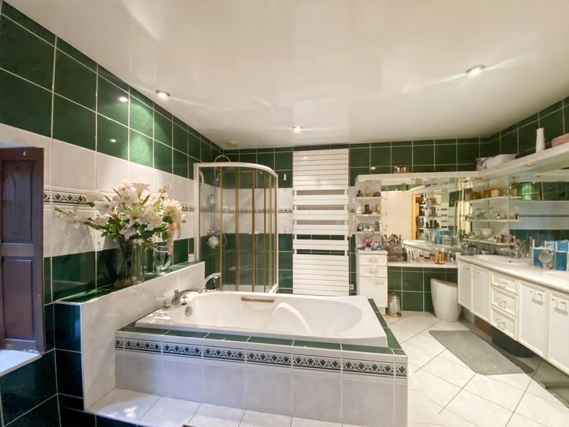 Propriété - 657 m² - 16 pièces