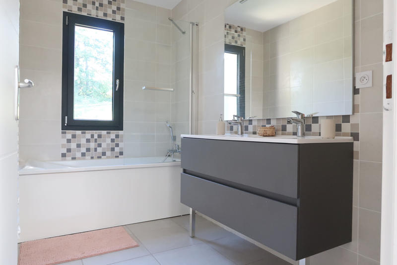 Maison - 235 m² - 7 pièces