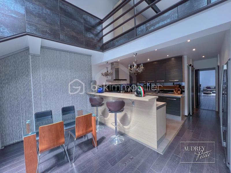 Loft - 95 m² - 3 pièces