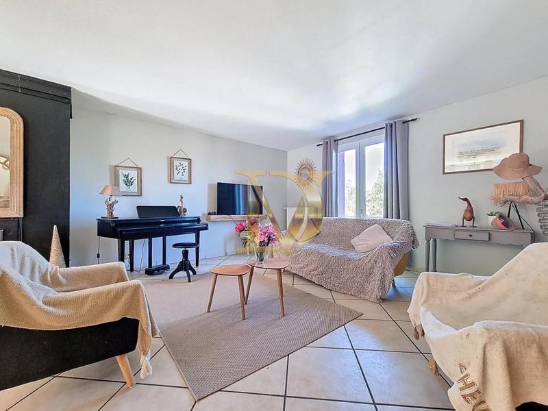 Maison - 245 m² - 9 pièces