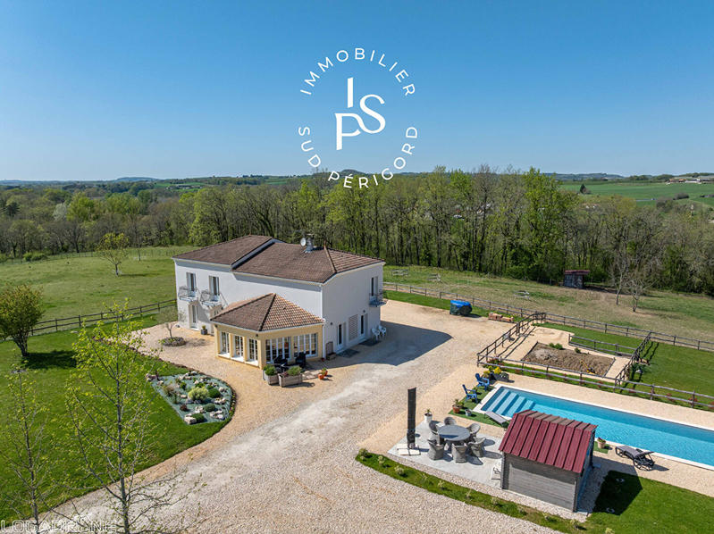 Maison - 245 m² - 7 pièces