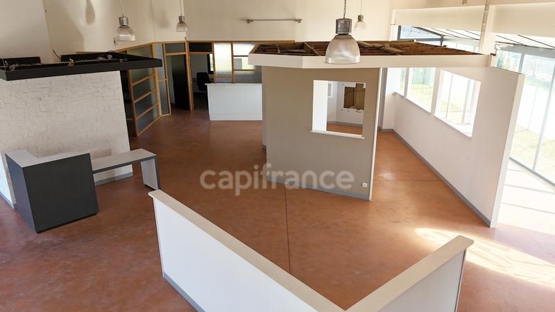 Local commercial - 250 m² - 4 pièces