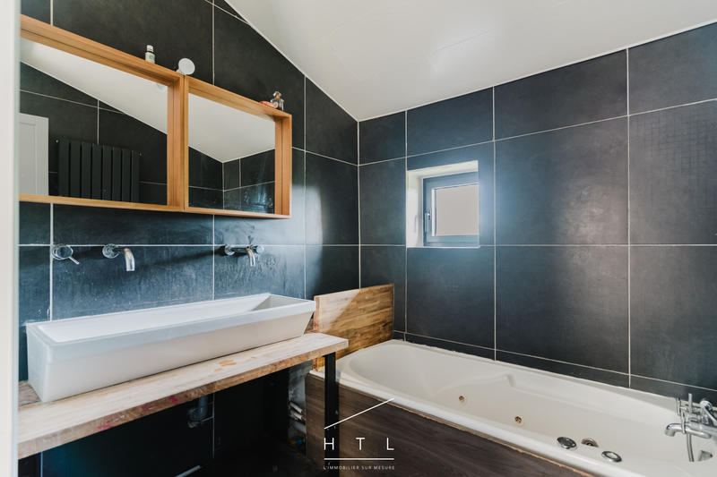 Maison - 261 m² - 6 pièces