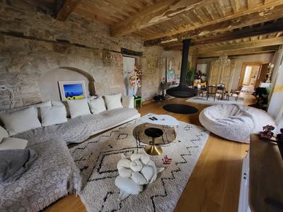 Maison - 220 m² - 6 pièces