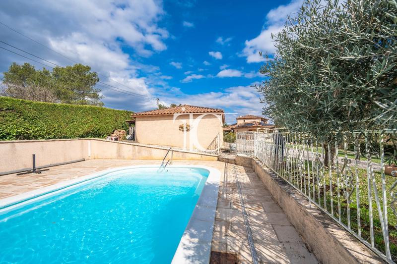 Maison - 200 m² - 6 pièces