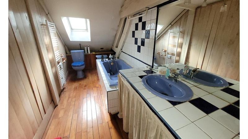 Maison - 245 m² - 11 pièces