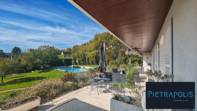 Villa - 313 m² - 8 pièces