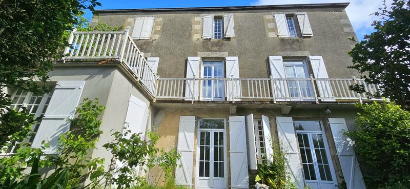 Maison - 203 m² - 9 pièces