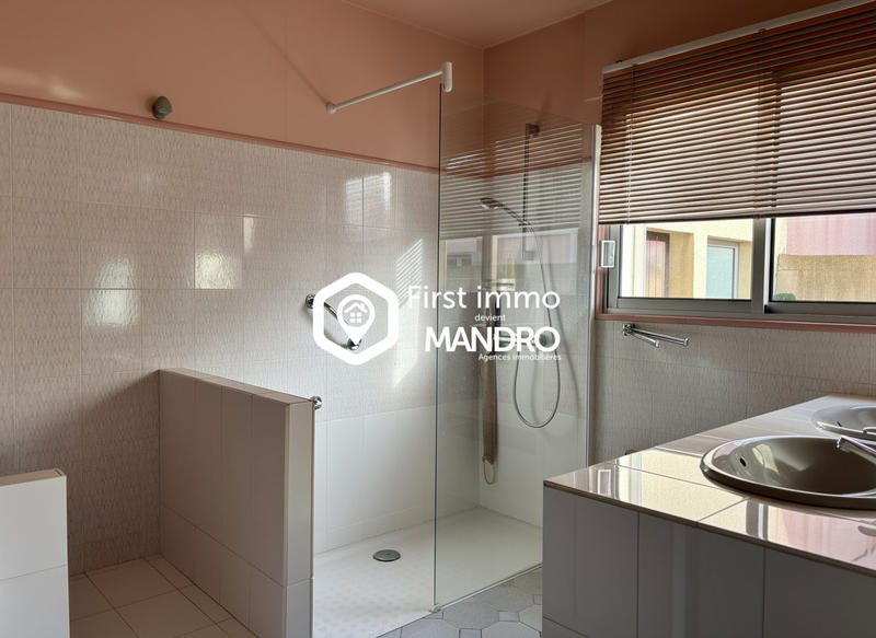 Maison traditionnelle - 160 m² - 6 pièces