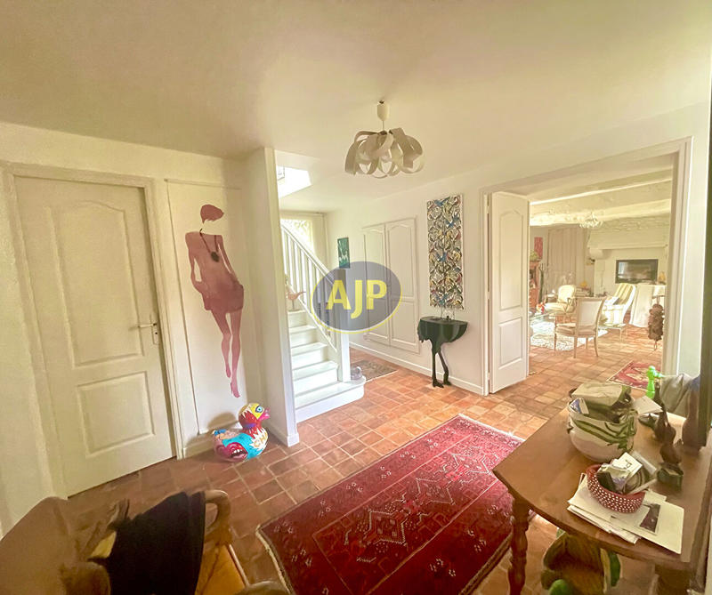Maison - 225 m² - 8 pièces