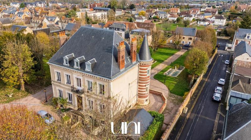 Château - 700 m² - 19 pièces
