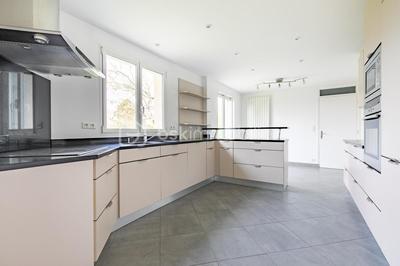 Maison - 243 m² - 8 pièces