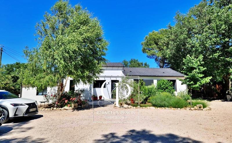 Villa - 219 m² - 6 pièces